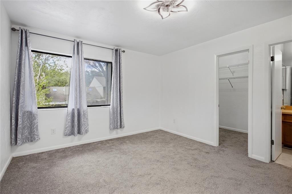 For Sale: $199,800 (2 beds, 1 baths, 1244 Square Feet)