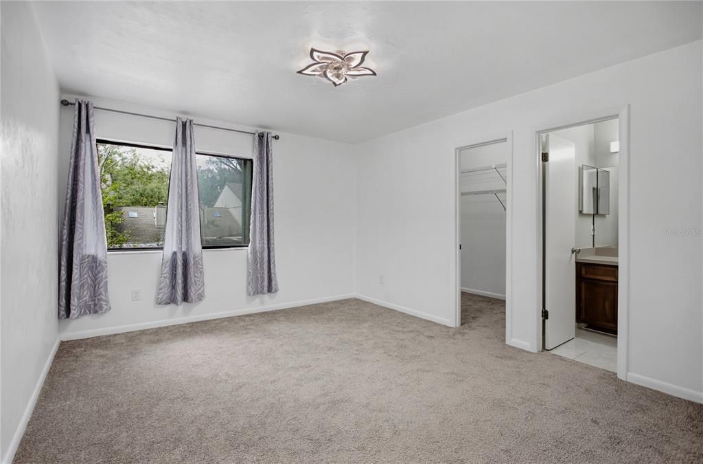 For Sale: $199,800 (2 beds, 1 baths, 1244 Square Feet)