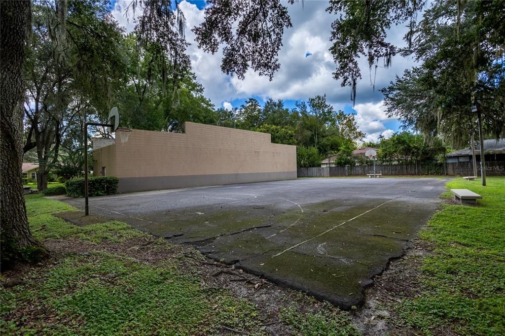 For Sale: $199,800 (2 beds, 1 baths, 1244 Square Feet)