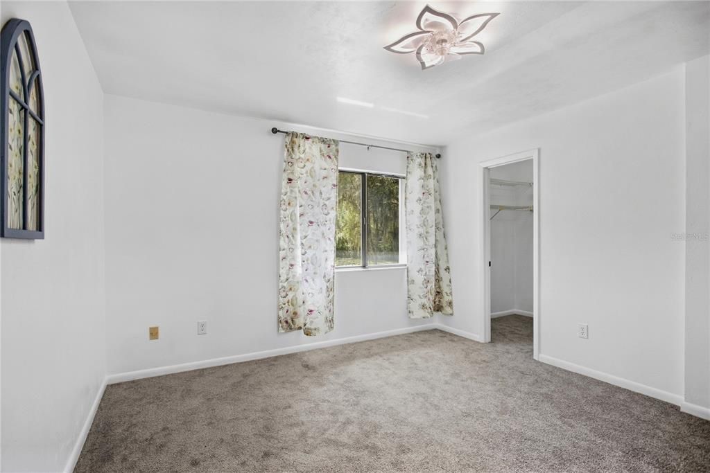 For Sale: $199,800 (2 beds, 1 baths, 1244 Square Feet)