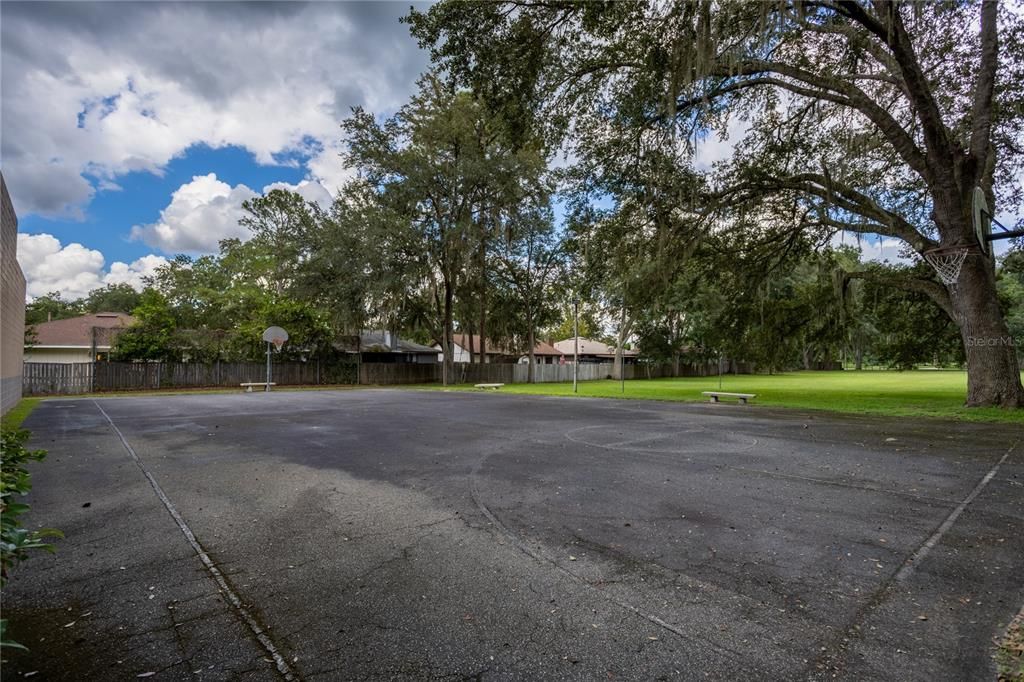For Sale: $199,800 (2 beds, 1 baths, 1244 Square Feet)