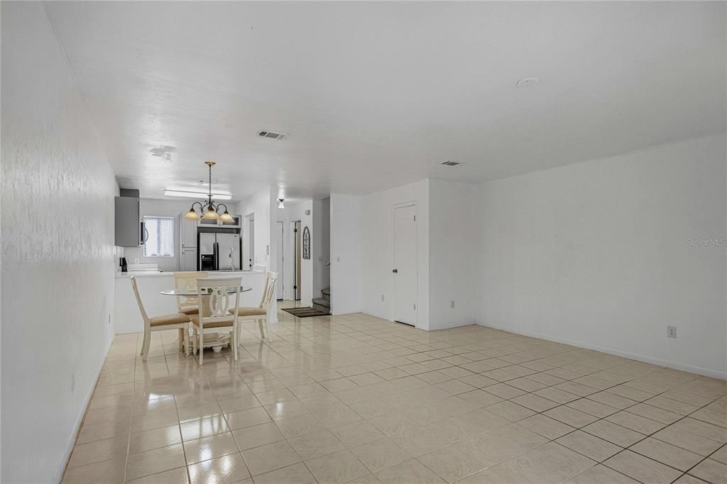 For Sale: $199,800 (2 beds, 1 baths, 1244 Square Feet)