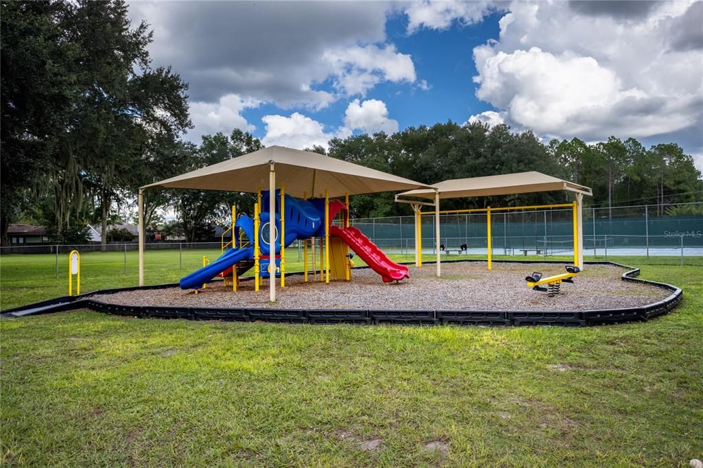For Sale: $199,800 (2 beds, 1 baths, 1244 Square Feet)