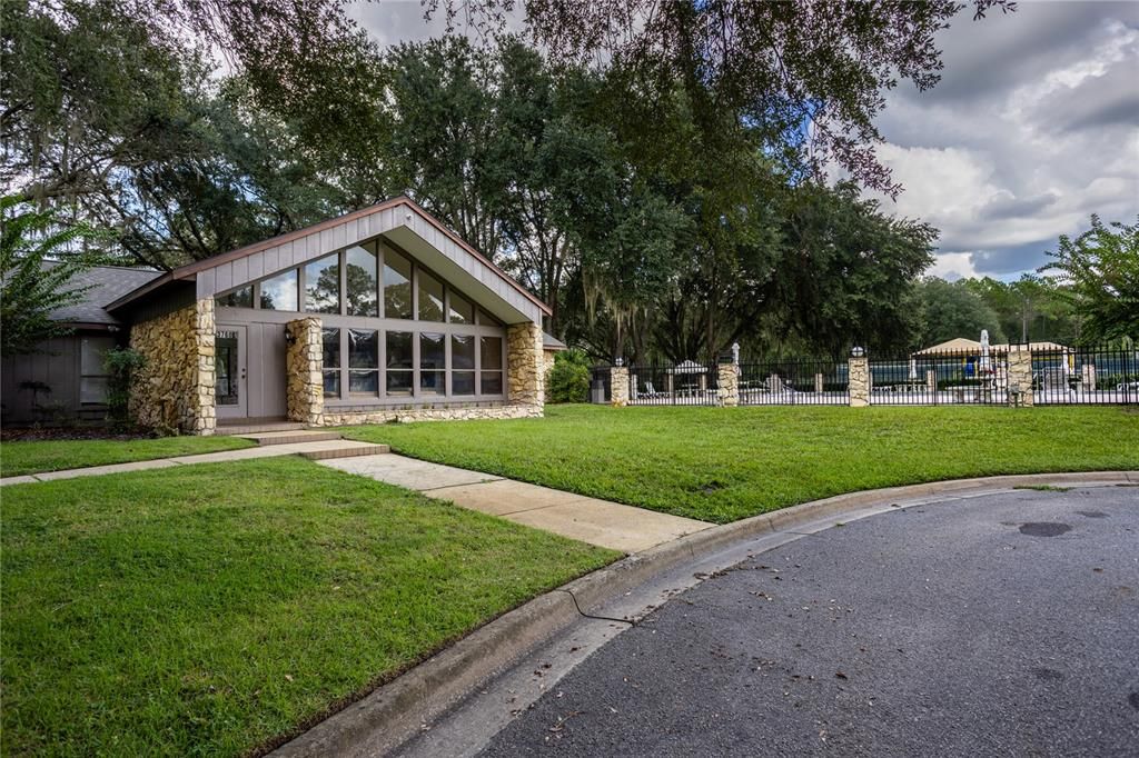 For Sale: $199,800 (2 beds, 1 baths, 1244 Square Feet)