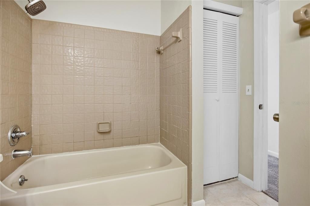 For Sale: $199,800 (2 beds, 1 baths, 1244 Square Feet)