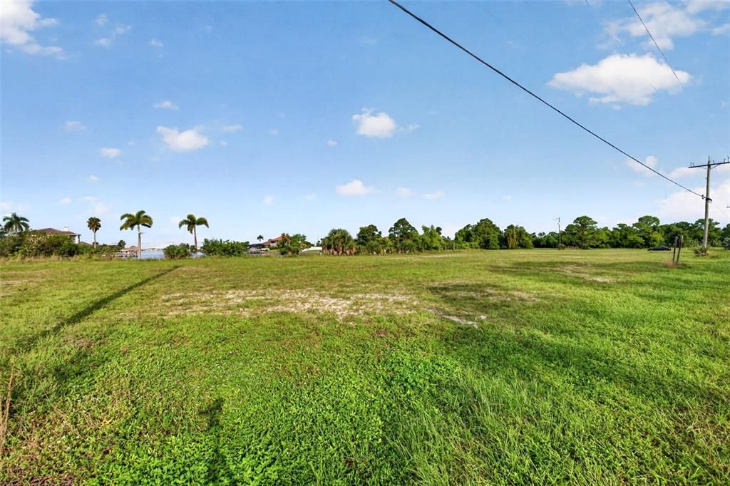 待售: $249,000 (0.23 acres)
