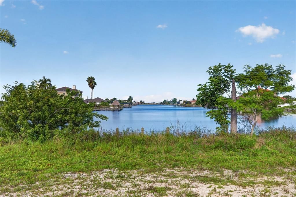 待售: $249,000 (0.23 acres)