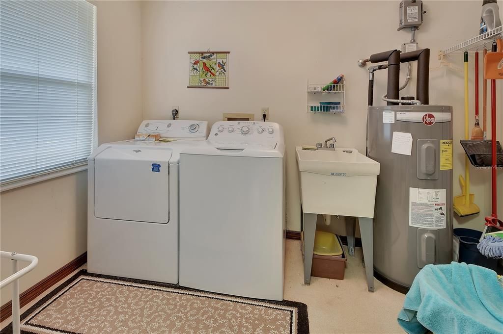 En Venta: $449,900 (4 camas, 2 baños, 2431 Pies cuadrados)