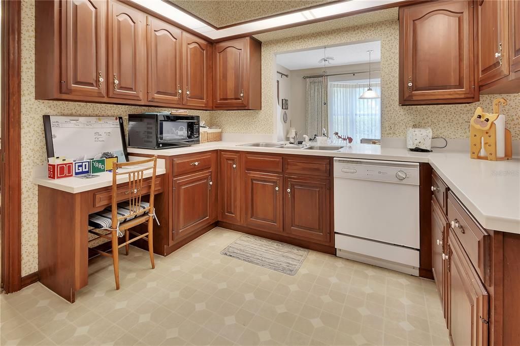 En Venta: $449,900 (4 camas, 2 baños, 2431 Pies cuadrados)