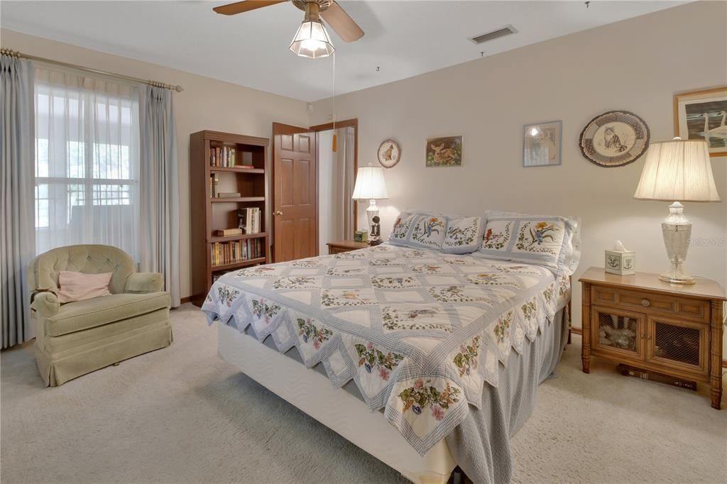 En Venta: $449,900 (4 camas, 2 baños, 2431 Pies cuadrados)