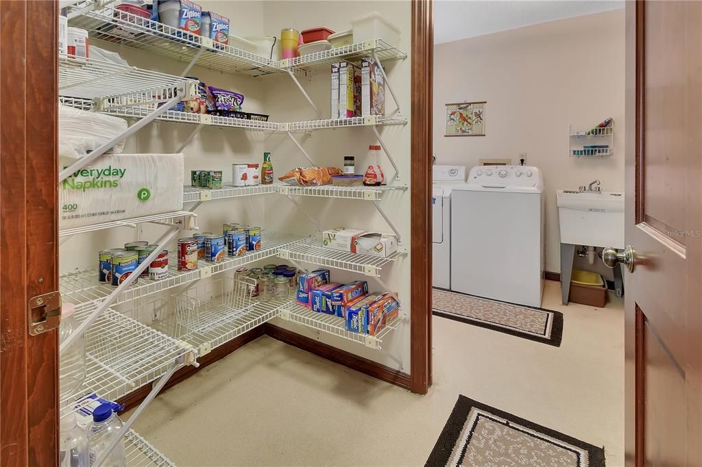 En Venta: $449,900 (4 camas, 2 baños, 2431 Pies cuadrados)