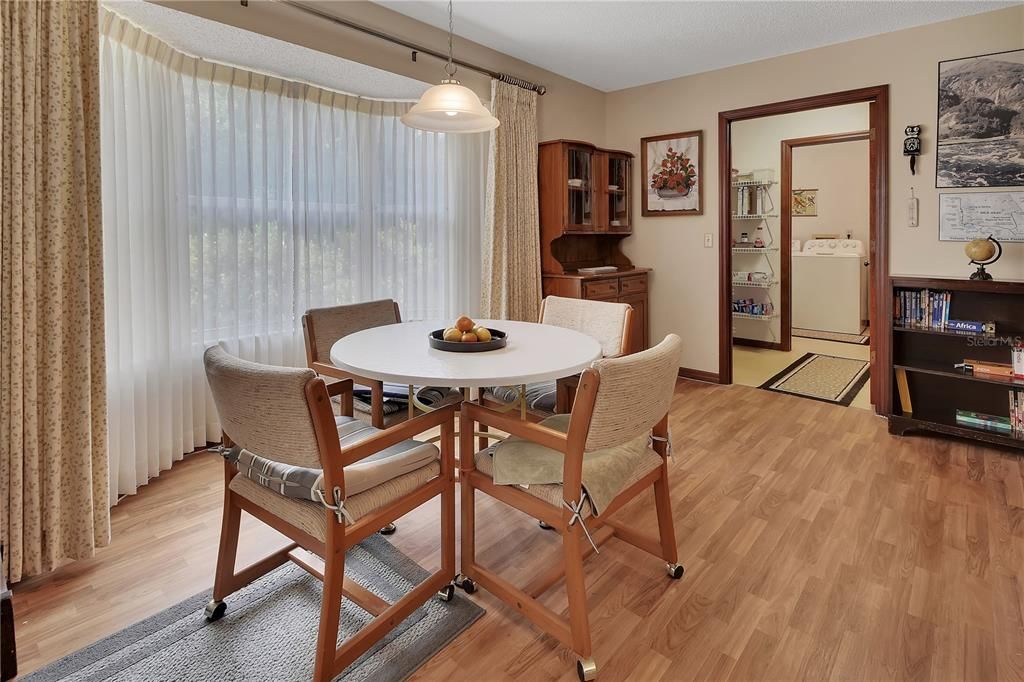 En Venta: $449,900 (4 camas, 2 baños, 2431 Pies cuadrados)