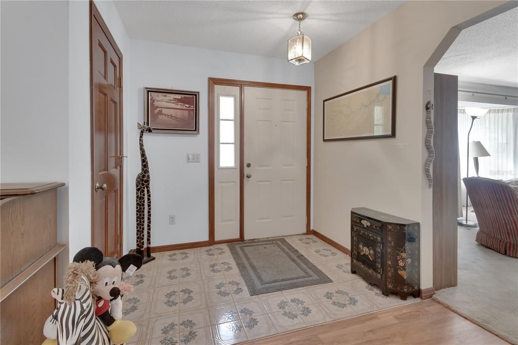 En Venta: $449,900 (4 camas, 2 baños, 2431 Pies cuadrados)