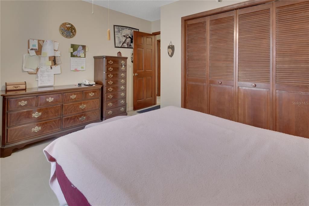 En Venta: $449,900 (4 camas, 2 baños, 2431 Pies cuadrados)