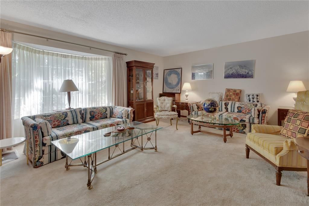 En Venta: $449,900 (4 camas, 2 baños, 2431 Pies cuadrados)