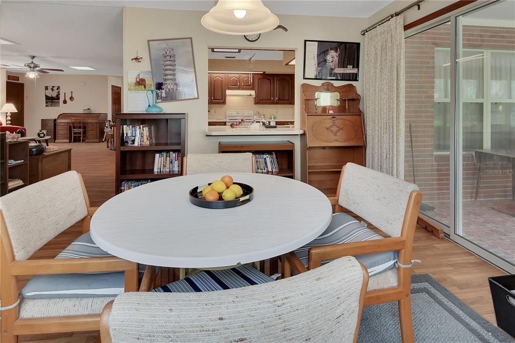En Venta: $449,900 (4 camas, 2 baños, 2431 Pies cuadrados)