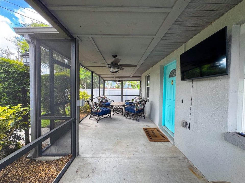 For Sale: $329,900 (3 beds, 1 baths, 962 Square Feet)