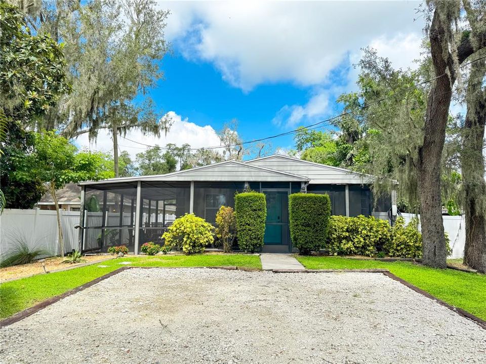 For Sale: $329,900 (3 beds, 1 baths, 962 Square Feet)