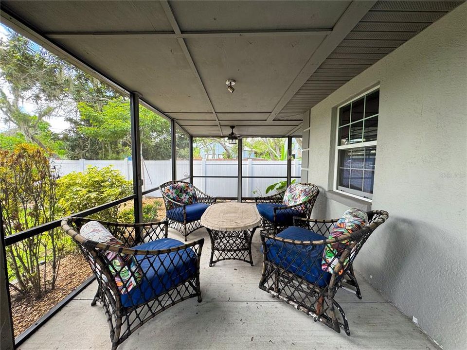 For Sale: $329,900 (3 beds, 1 baths, 962 Square Feet)