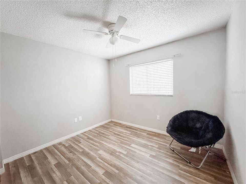 For Sale: $329,900 (3 beds, 1 baths, 962 Square Feet)
