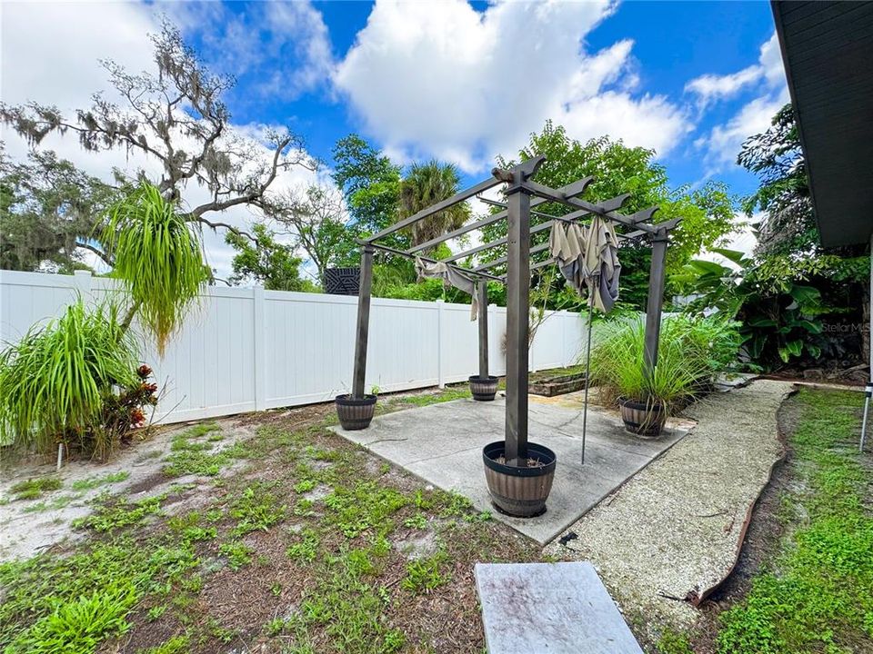For Sale: $329,900 (3 beds, 1 baths, 962 Square Feet)
