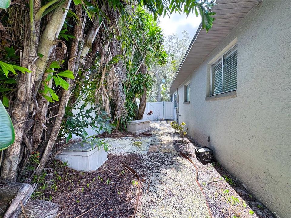For Sale: $329,900 (3 beds, 1 baths, 962 Square Feet)