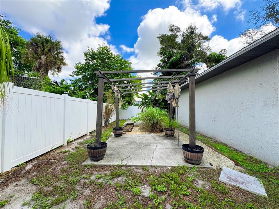 For Sale: $329,900 (3 beds, 1 baths, 962 Square Feet)