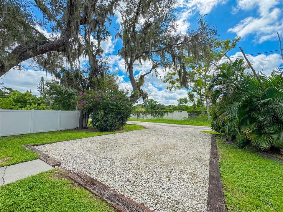 For Sale: $329,900 (3 beds, 1 baths, 962 Square Feet)
