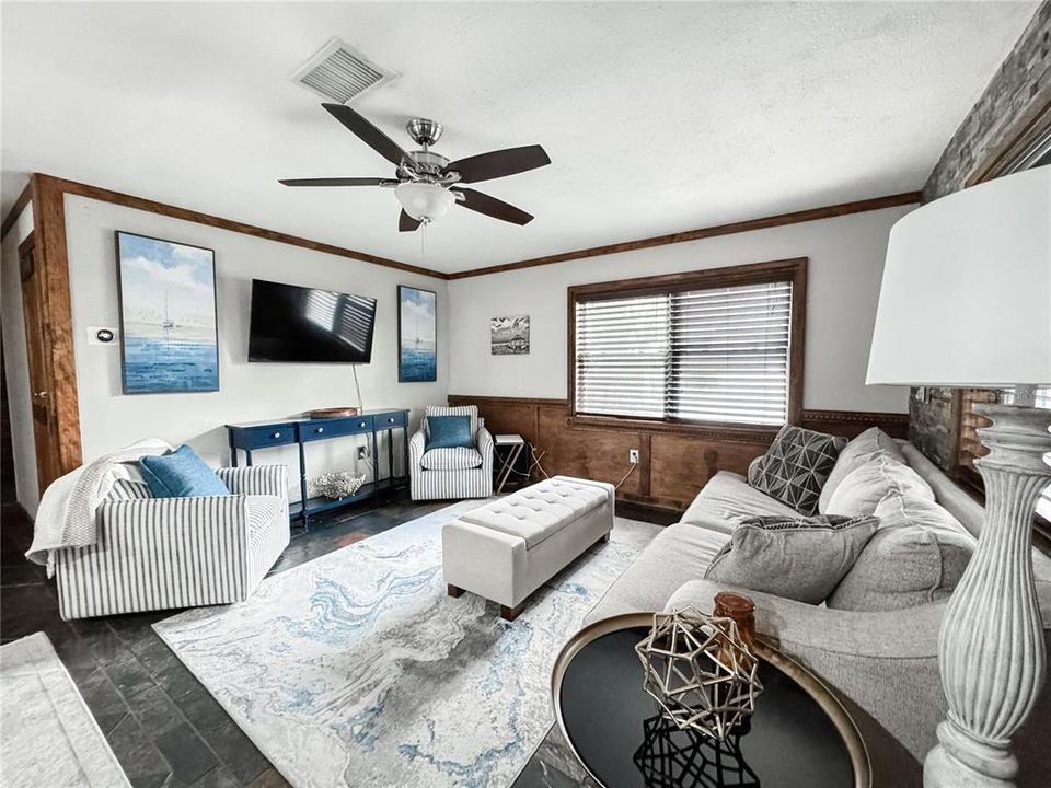 For Sale: $329,900 (3 beds, 1 baths, 962 Square Feet)