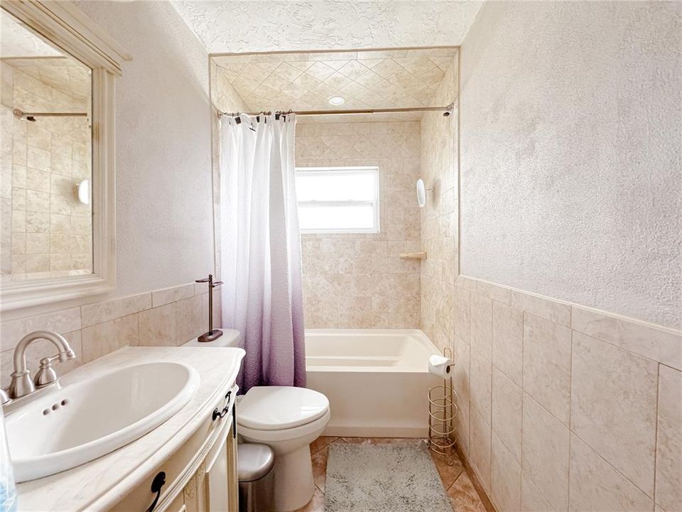 For Sale: $329,900 (3 beds, 1 baths, 962 Square Feet)