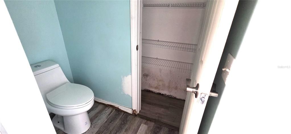 На продажу: $196,000 (4 спален, 3 ванн, 1866 Квадратных фут)
