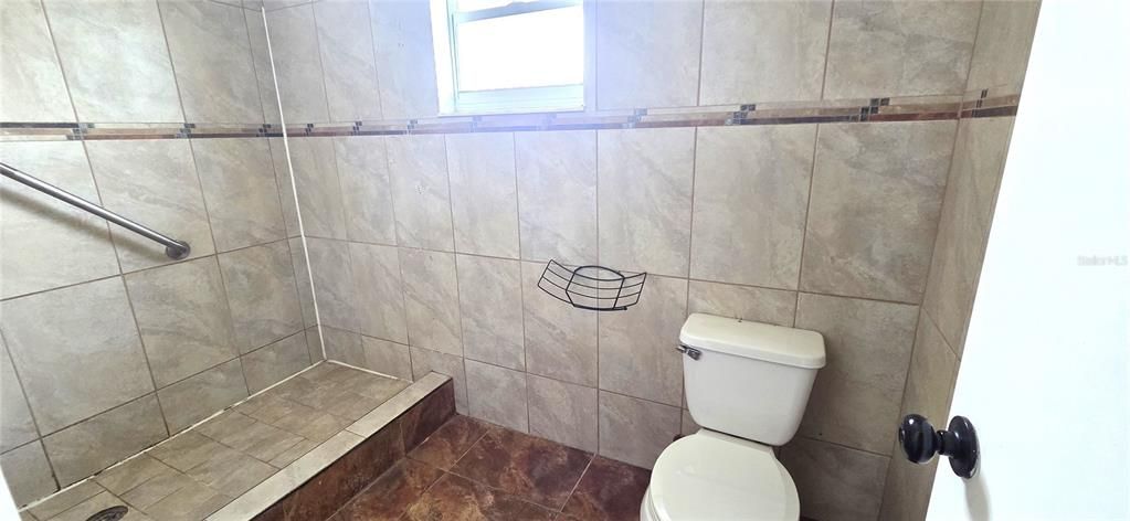 На продажу: $196,000 (4 спален, 3 ванн, 1866 Квадратных фут)