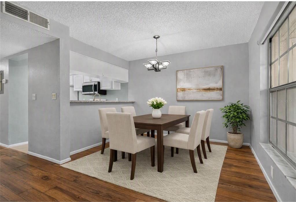 На продажу: $192,000 (2 спален, 2 ванн, 900 Квадратных фут)