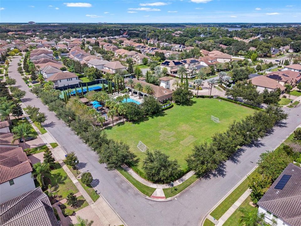 En Venta: $899,000 (4 camas, 3 baños, 2748 Pies cuadrados)