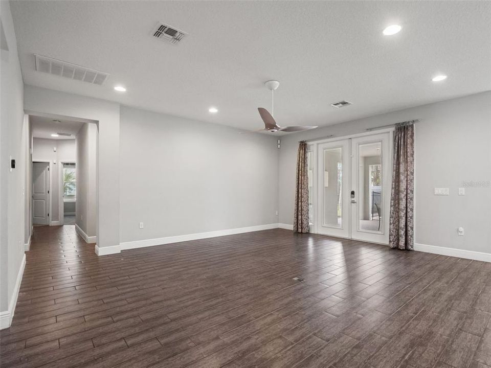 En Venta: $899,000 (4 camas, 3 baños, 2748 Pies cuadrados)