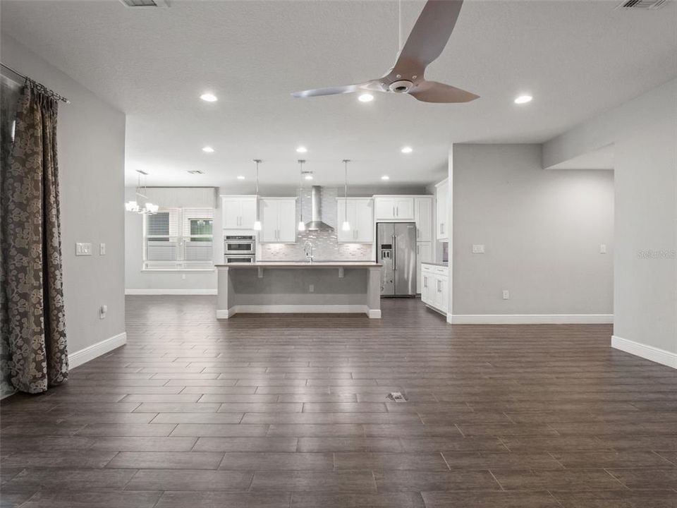 En Venta: $899,000 (4 camas, 3 baños, 2748 Pies cuadrados)