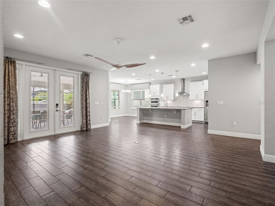 En Venta: $899,000 (4 camas, 3 baños, 2748 Pies cuadrados)