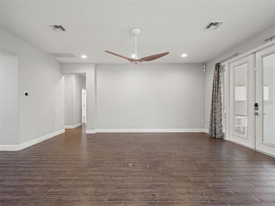 En Venta: $899,000 (4 camas, 3 baños, 2748 Pies cuadrados)