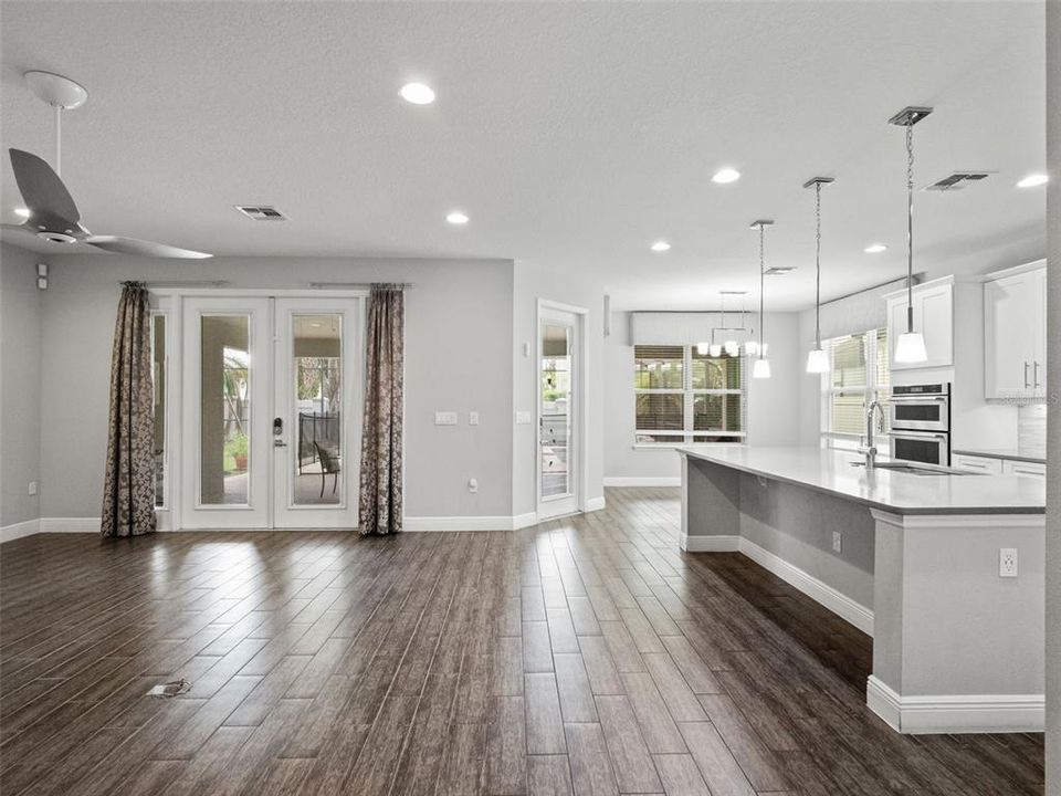 En Venta: $899,000 (4 camas, 3 baños, 2748 Pies cuadrados)