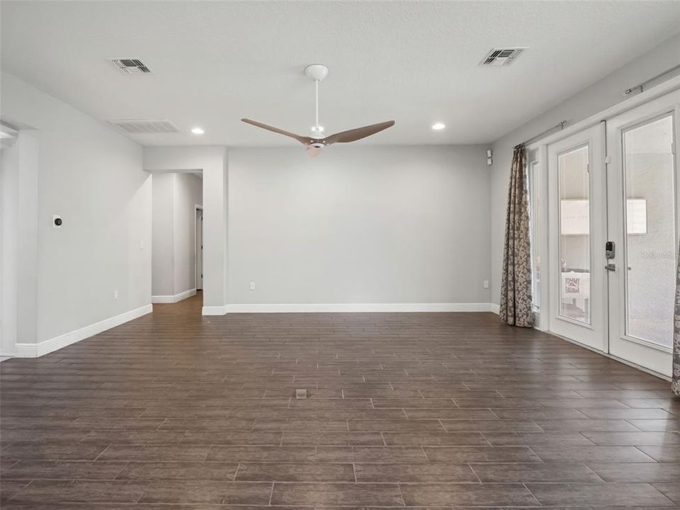 En Venta: $899,000 (4 camas, 3 baños, 2748 Pies cuadrados)