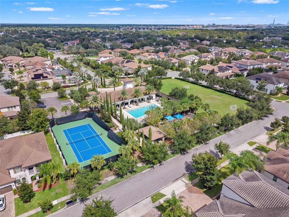 En Venta: $899,000 (4 camas, 3 baños, 2748 Pies cuadrados)