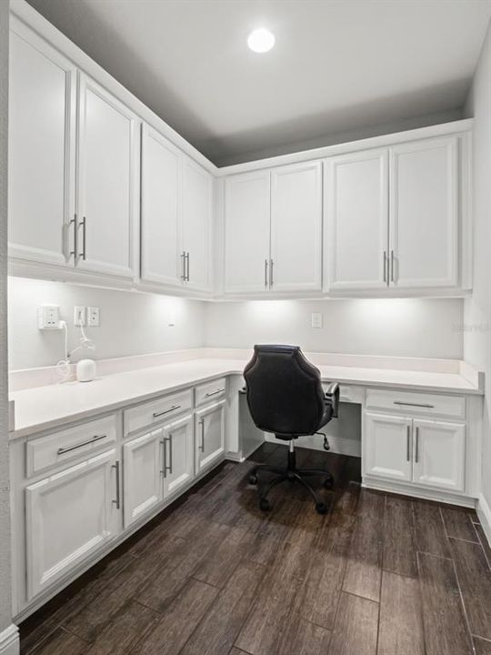 En Venta: $899,000 (4 camas, 3 baños, 2748 Pies cuadrados)