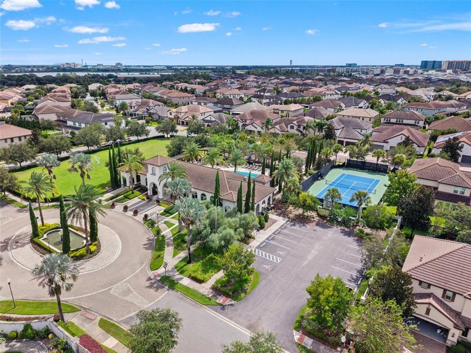 En Venta: $899,000 (4 camas, 3 baños, 2748 Pies cuadrados)