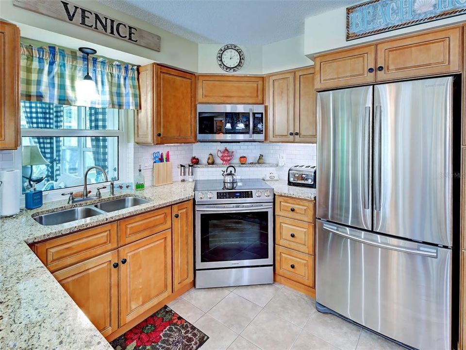 На продажу: $319,900 (2 спален, 2 ванн, 1405 Квадратных фут)