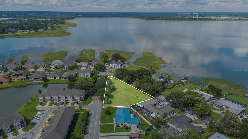 合同活跃: $129,000 (0.69 acres)