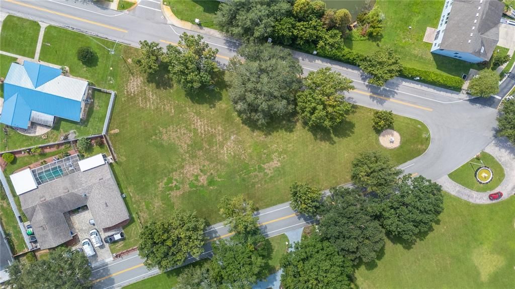合同活跃: $129,000 (0.69 acres)