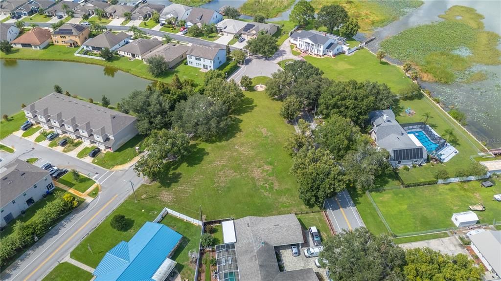 合同活跃: $129,000 (0.69 acres)