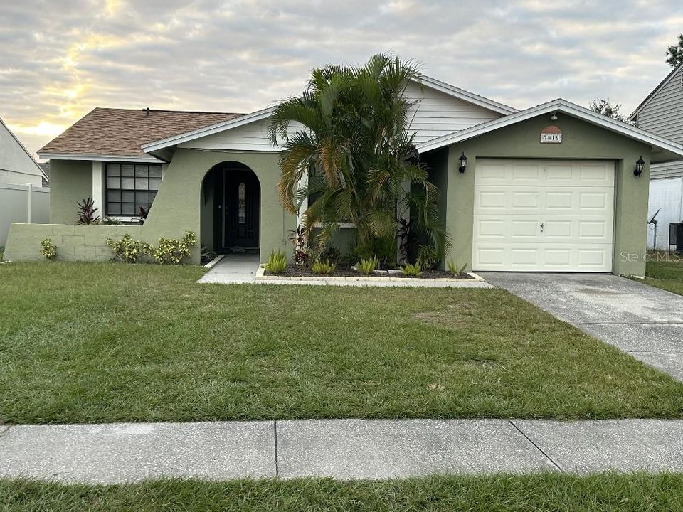 For Rent: $2,395 (3 beds, 2 baths, 1208 Square Feet)