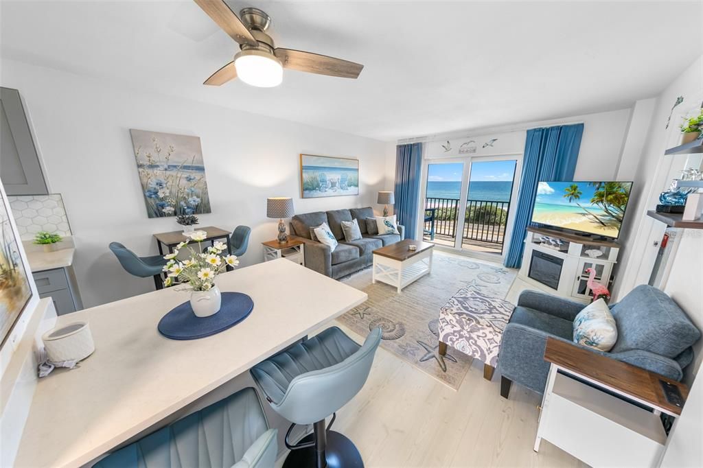 For Sale: $349,900 (2 beds, 2 baths, 876 Square Feet)