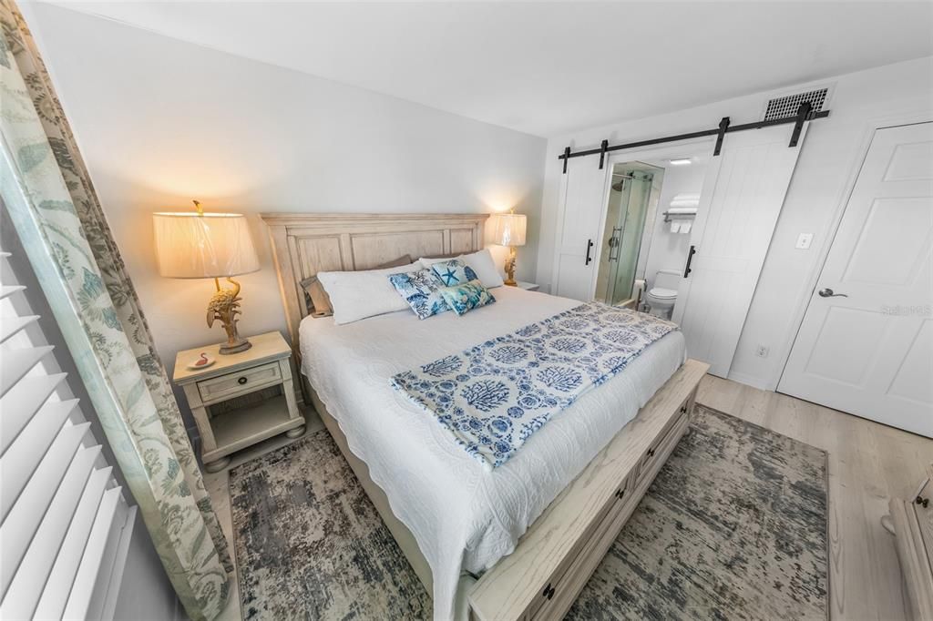 For Sale: $349,900 (2 beds, 2 baths, 876 Square Feet)